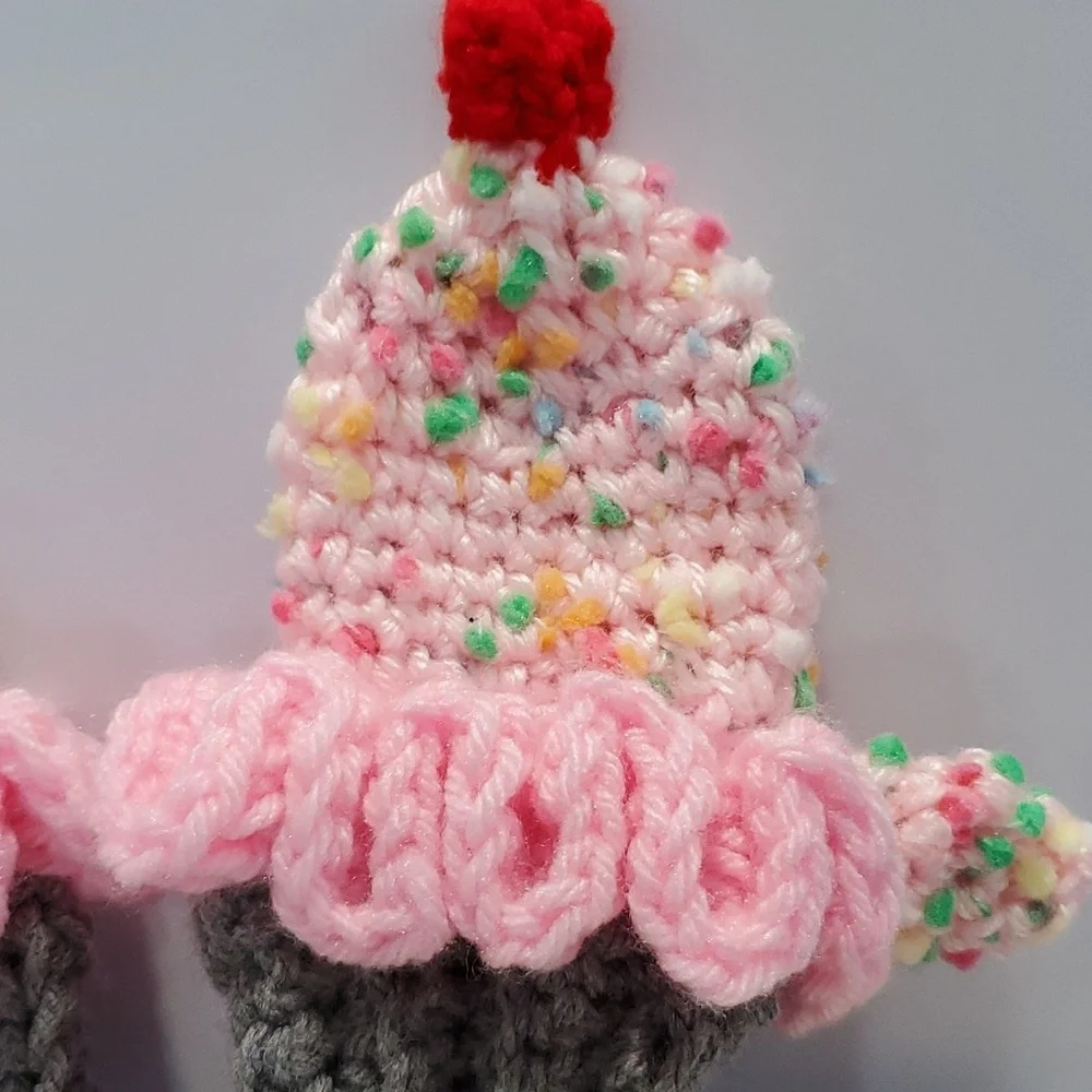 Handmade Crochet Pink Cupcake Mittens Size Toddler NWOT